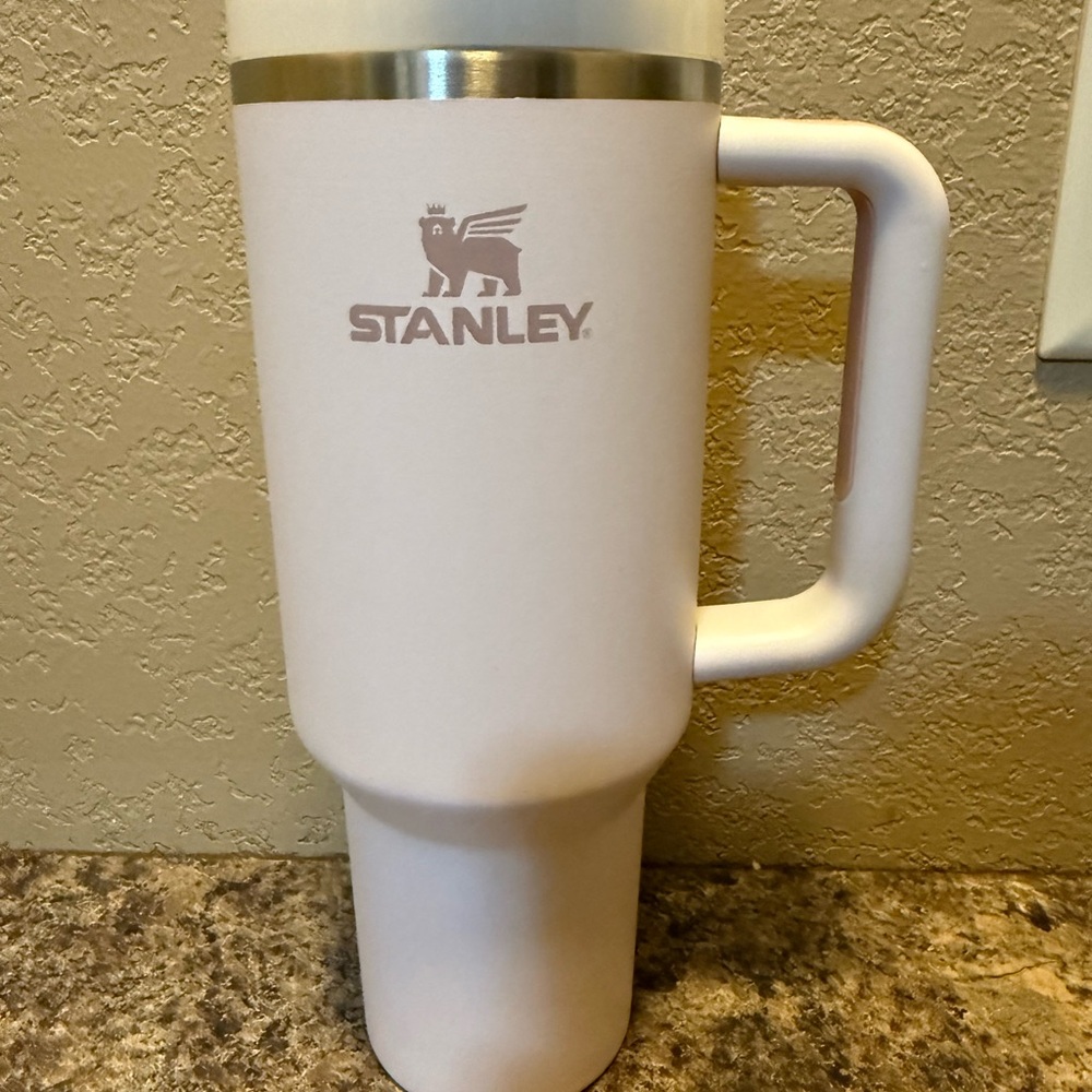 Stanley Cream Insulated Mug with Ergonomic Handle